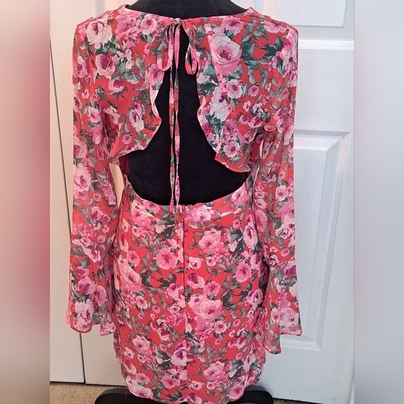 B. Darling Floral Dress With A Back Cut Out - Picture 3 of 12